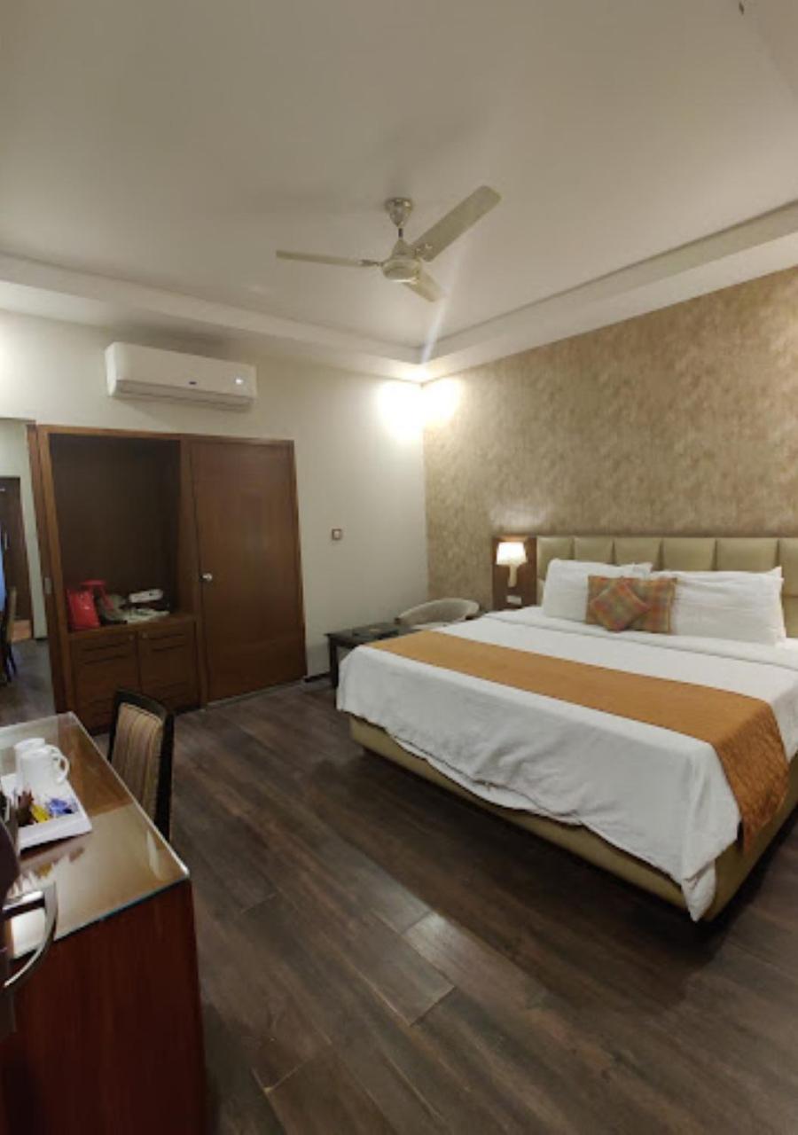 The India Benares Hotel Eksteriør billede