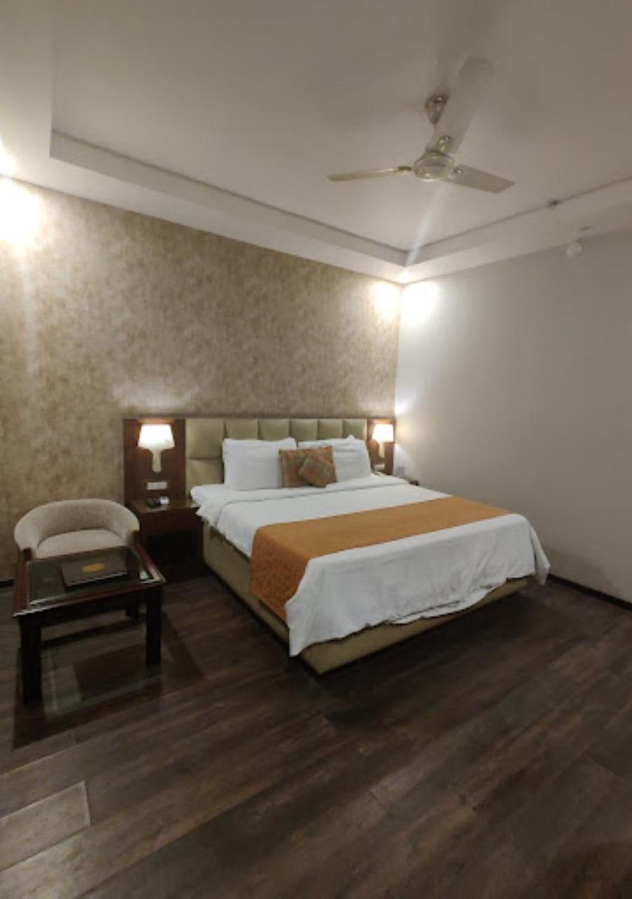 The India Benares Hotel Eksteriør billede