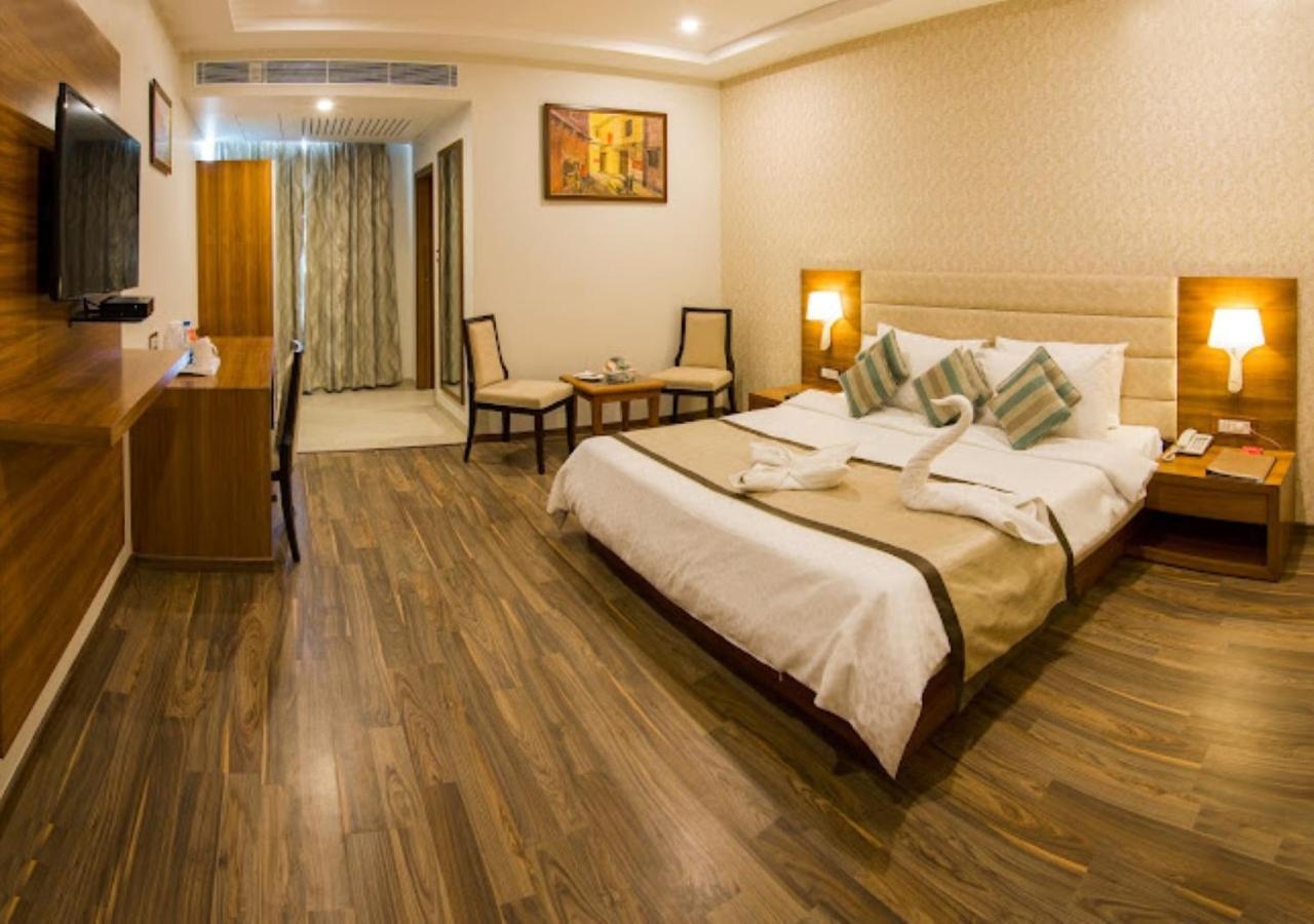 The India Benares Hotel Eksteriør billede
