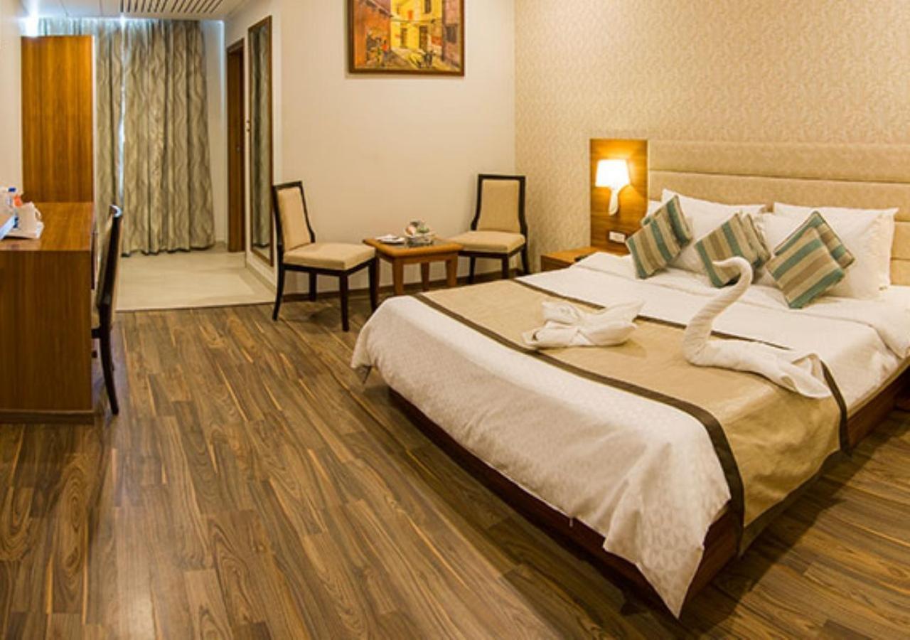 The India Benares Hotel Eksteriør billede