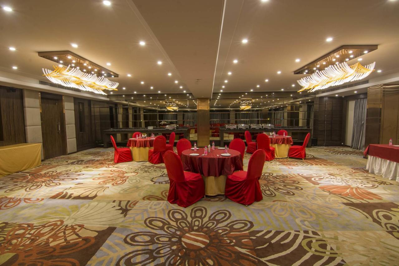 The India Benares Hotel Eksteriør billede