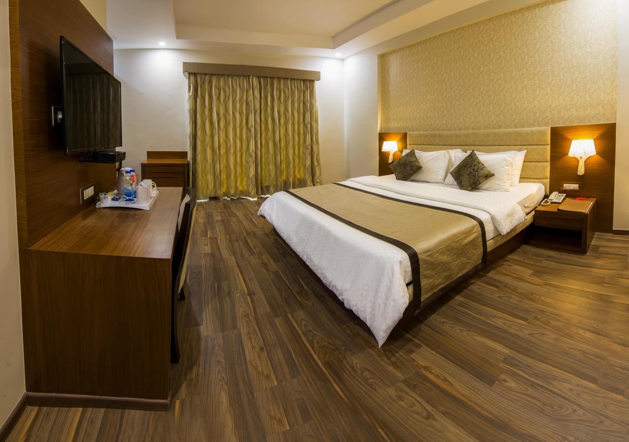 The India Benares Hotel Eksteriør billede