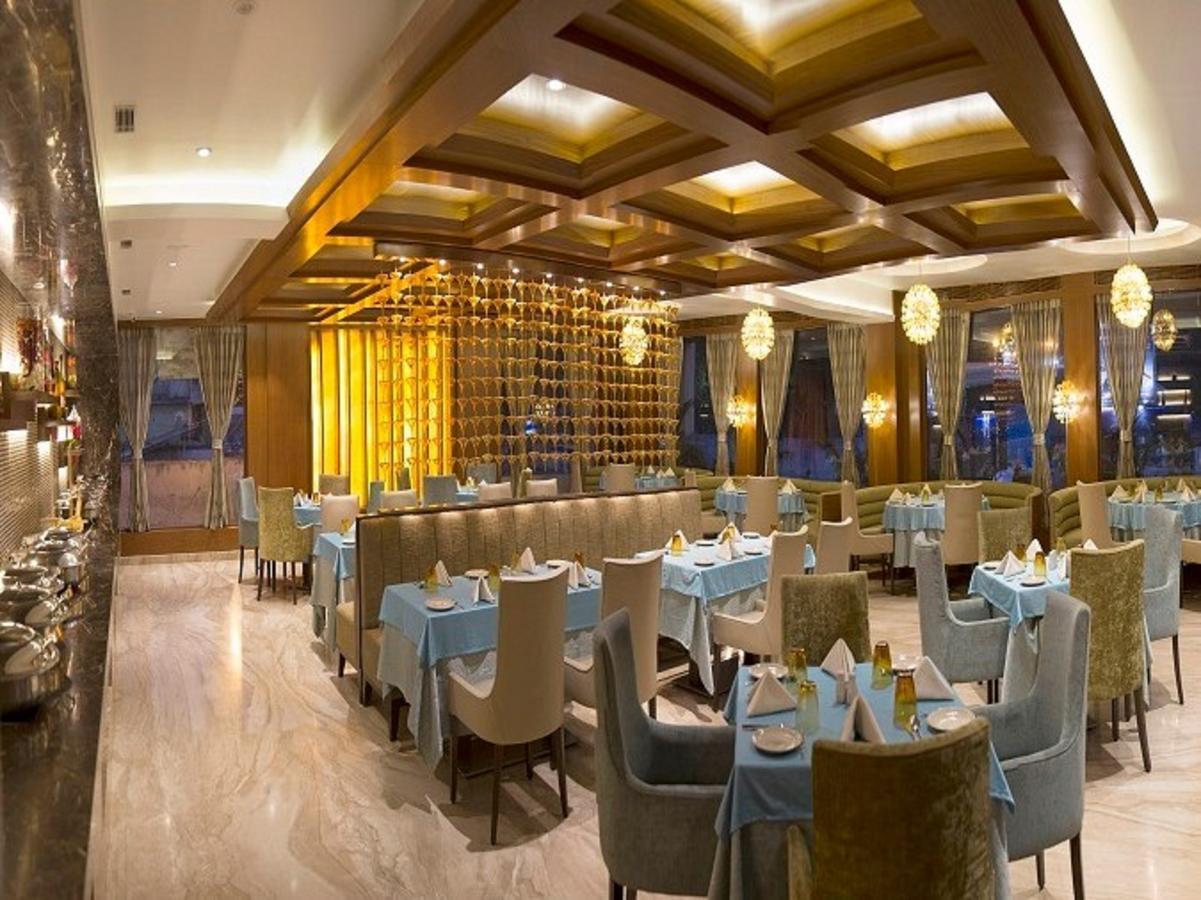 The India Benares Hotel Eksteriør billede